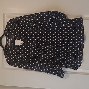 Three-quarter v neck polka-dot